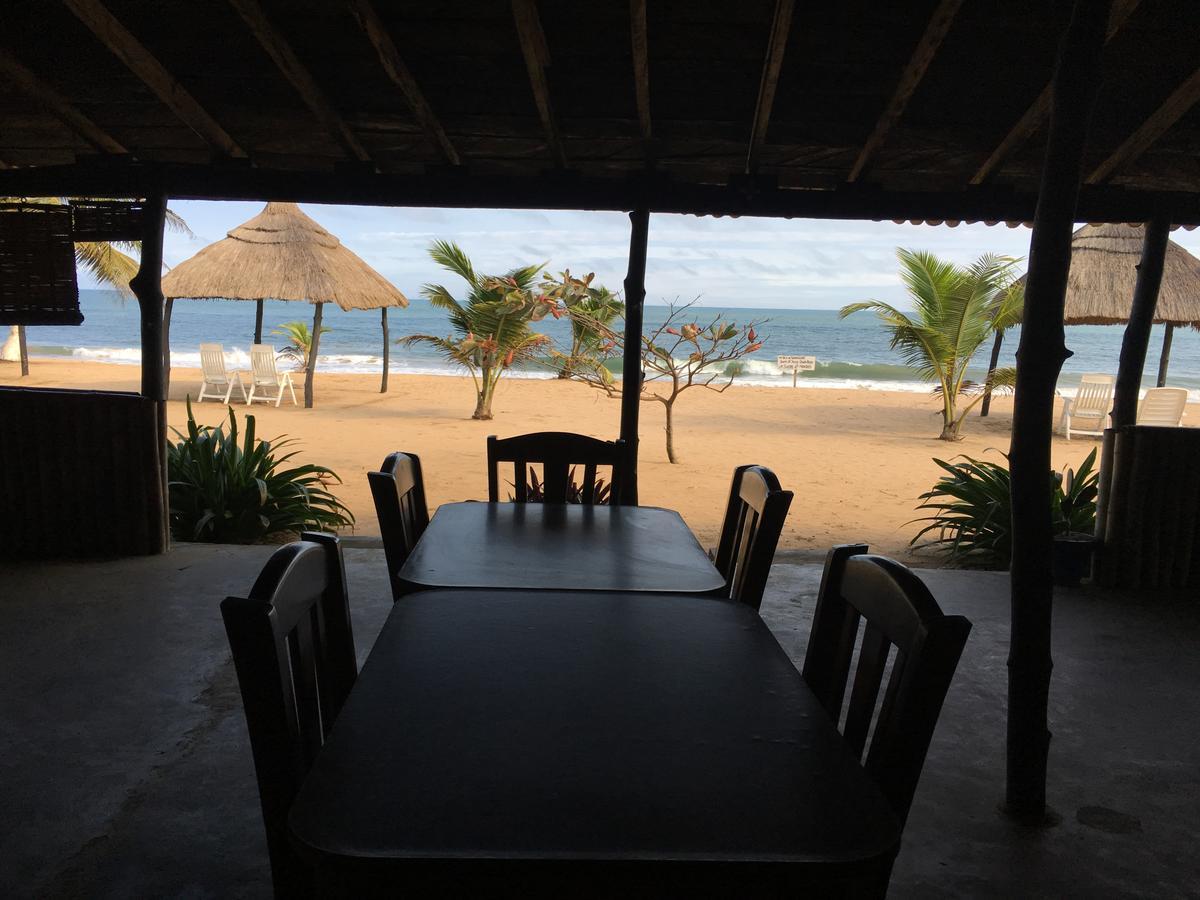 The Akwidaa Inn Exterior foto